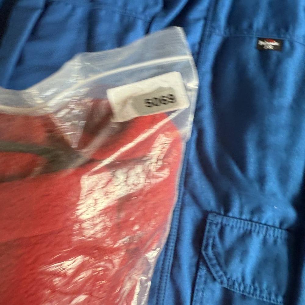 Buc-ees Fleece Lined Jacket Adult Medium Red Employee Workwear Full Zip - Picture 9 of 9